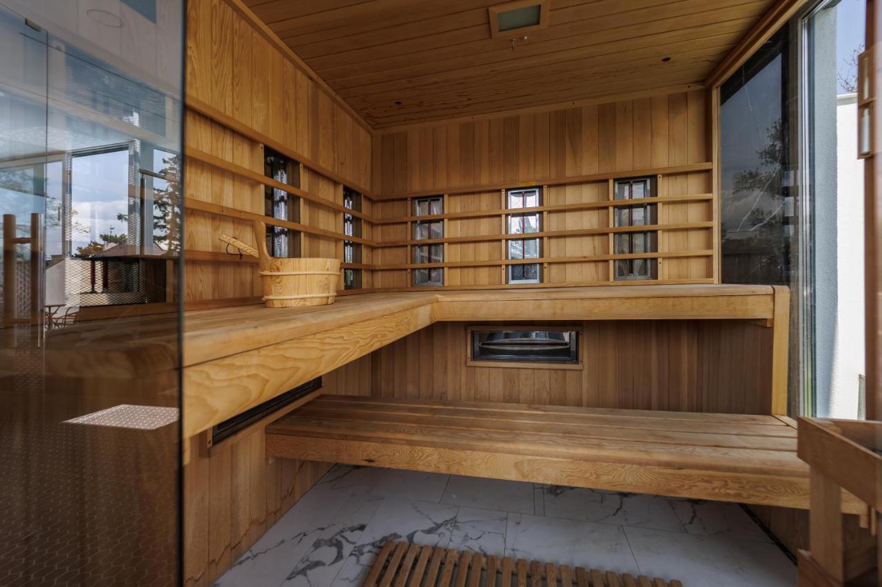 Bauhaus Wellness 102 *