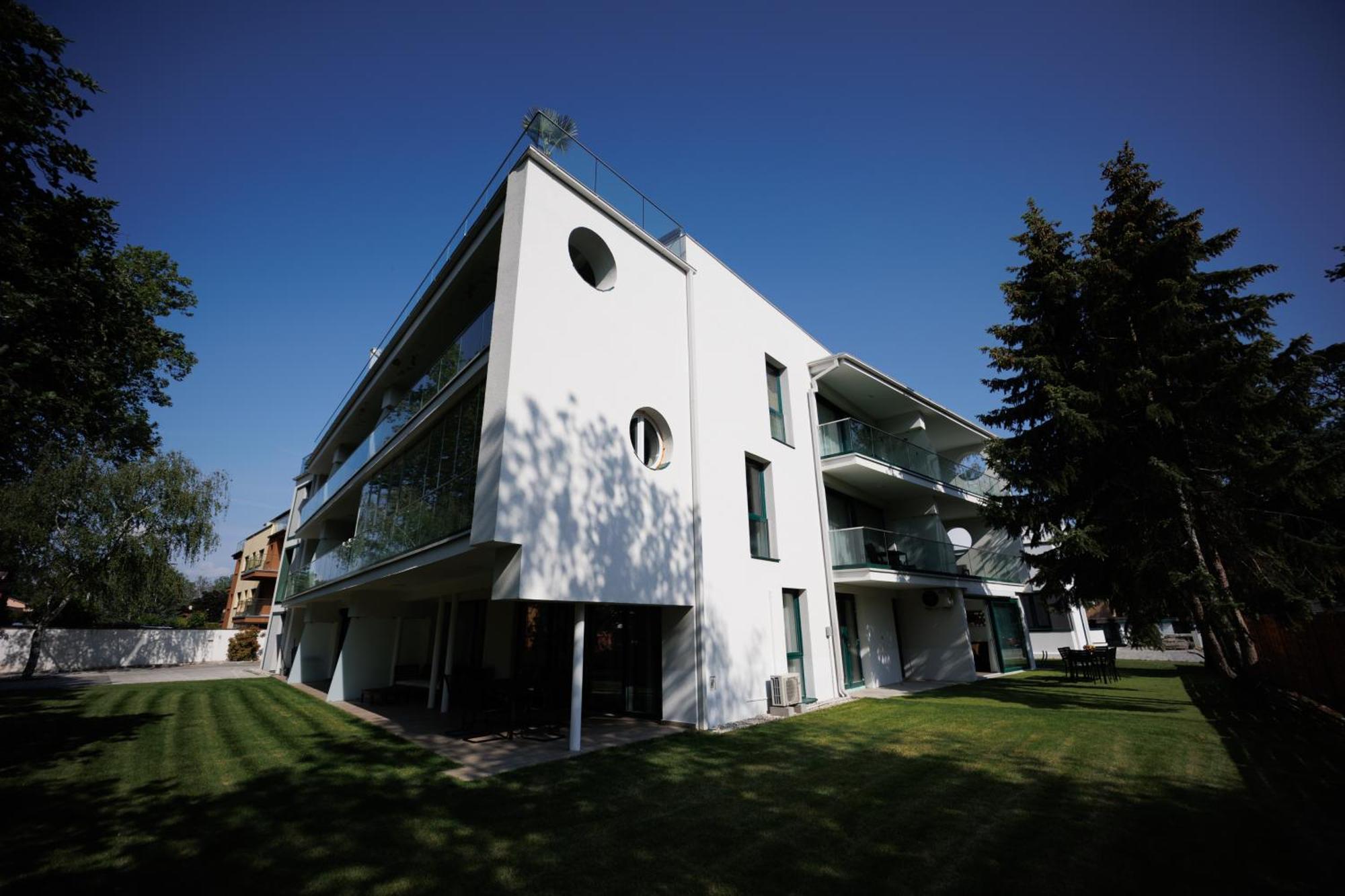 Bauhaus Wellness 102 * Siofok